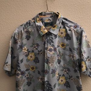 Men’s medium short sleeve Tommy Bahama shirt.